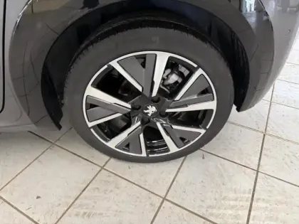 Photo 8 Peugeot 208  1.2 PureTech 130ch S&S GT EAT8