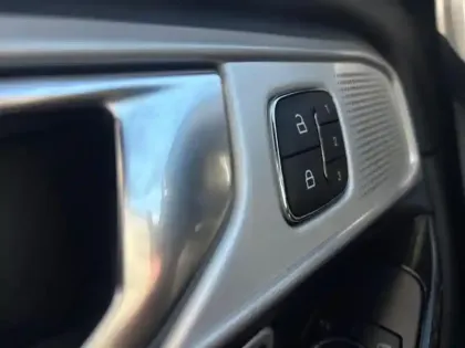 Photo 20 Ford Explorer Gén. III Ph1 Platinum 5