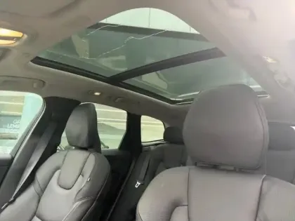 Photo 13 Volvo Xc60  T6 Hybride Rechargeable 253 + 145ch Plus Style Dark Geartronic 8 AWD