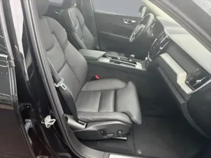 Photo 8 Volvo Xc60  T6 Hybride Rechargeable 253 + 145ch Plus Style Dark Geartronic 8 AWD