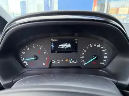 Photo 15 Ford Fiesta Gén. V Ph2 Titanium Business 5