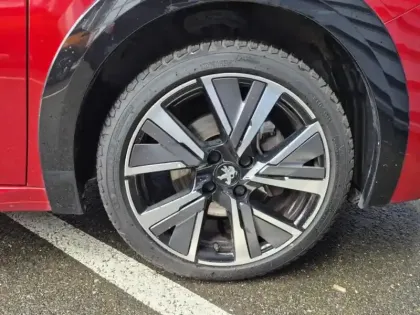 Photo 8 Peugeot 208  1.2 PureTech 100ch S&S GT EAT8