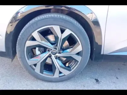 Photo 8 Renault Austral  1.2 E-Tech full hybrid 200ch Iconic esprit Alpine