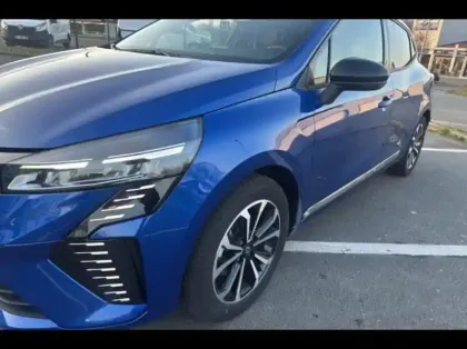 Photo 13 Renault Clio  1.6 E-Tech 145ch full hybrid Techno - 24