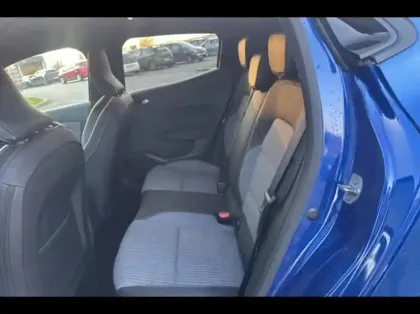 Photo 10 Renault Clio  1.6 E-Tech 145ch full hybrid Techno - 24