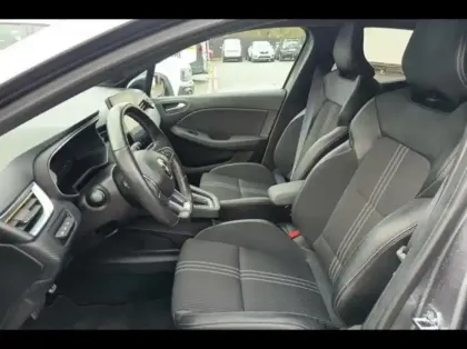 Photo 9 Renault Clio  1.6 E-Tech hybride 145ch Engineered