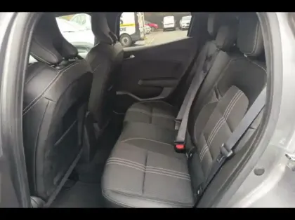 Photo 10 Renault Clio  1.6 E-Tech hybride 145ch Engineered