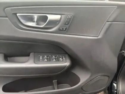 Photo 11 Volvo Xc60  T6 Hybride Rechargeable 253 + 145ch Plus Style Dark Geartronic 8 AWD