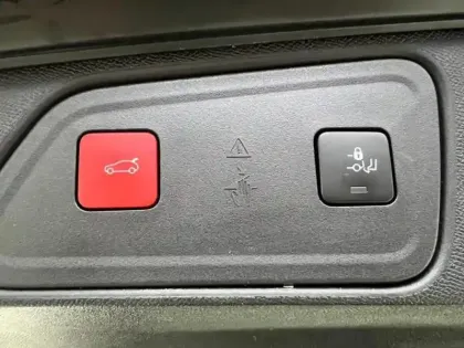 Photo 10 Peugeot 3008  HYBRID 225ch GT Line e-EAT8 10cv