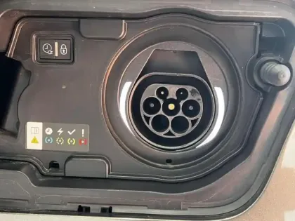 Photo 11 Peugeot 3008  HYBRID 225ch GT Line e-EAT8 10cv