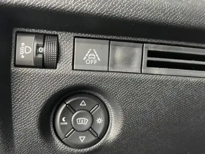 Photo 10 Citroën C4  BlueHDi 110ch S&S Shine