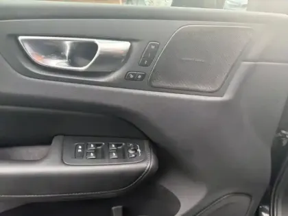 Photo 11 Volvo Xc60  T6 Hybride Rechargeable 253 + 145ch Ultra Style Dark Geartronic 8 AWD