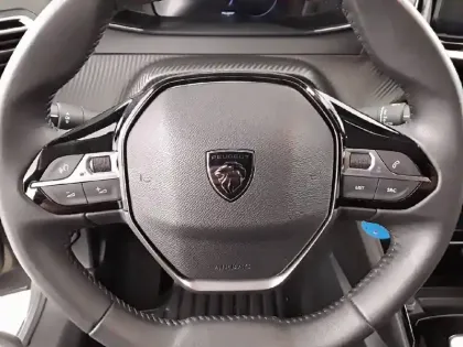 Photo 8 Peugeot 208  PureTech 100 S&S BVM6