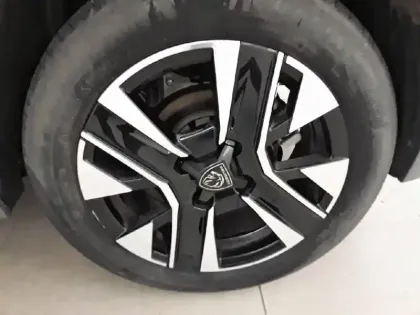 Photo 12 Peugeot 208  PureTech 100 S&S BVM6