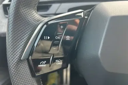 Photo 16 Peugeot 3008  Hybrid 136 e-DCS6