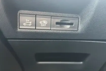 Photo 15 Peugeot 3008  Hybrid 136 e-DCS6