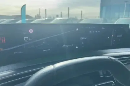 Photo 19 Peugeot 3008  Hybrid 136 e-DCS6