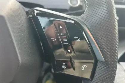 Photo 17 Peugeot 3008  Hybrid 136 e-DCS6