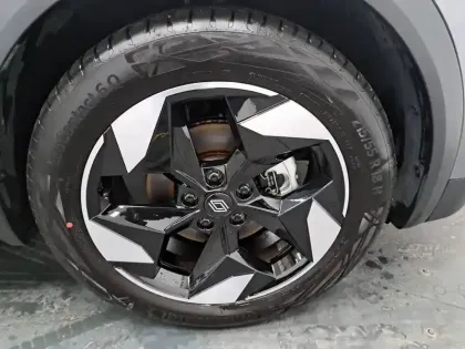 Photo 15 Renault Captur  E-Tech full hybrid 145 ch