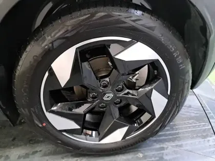 Photo 17 Renault Captur  E-Tech full hybrid 145 ch