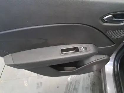 Photo 25 Renault Captur  E-Tech full hybrid 145 ch