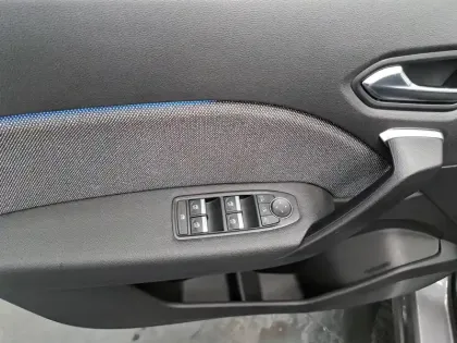 Photo 27 Renault Captur  E-Tech full hybrid 145 ch