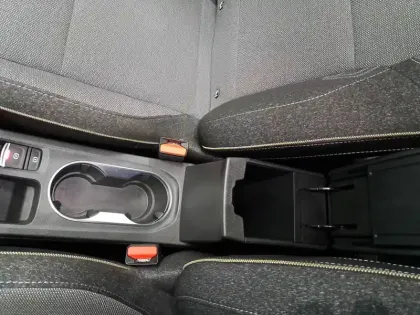 Photo 33 Renault Captur  E-Tech full hybrid 145 ch