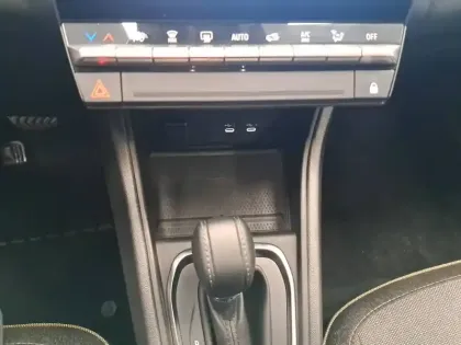 Photo 35 Renault Captur  E-Tech full hybrid 145 ch