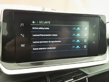 Photo 18 Peugeot 208  Electrique 50 kWh 136ch