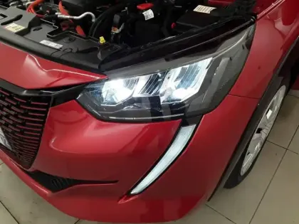 Photo 15 Peugeot 208  Electrique 50 kWh 136ch