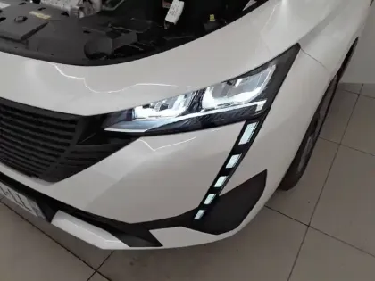 Photo 36 Peugeot 308  PureTech 130ch S&S EAT8