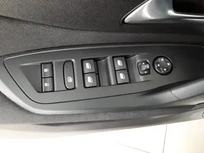 Photo 18 Peugeot 308  PureTech 130ch S&S EAT8