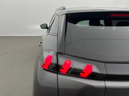 Photo 16 Peugeot 2008  PureTech 100 S&S BVM6