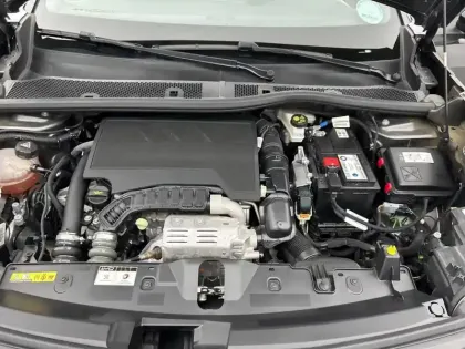 Photo 24 Peugeot 2008  PureTech 100 S&S BVM6