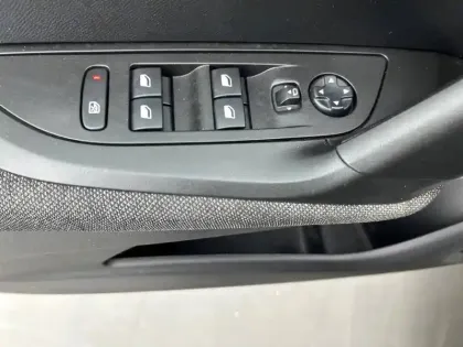 Photo 14 Peugeot 2008  PureTech 100 S&S BVM6