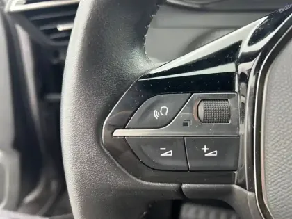 Photo 17 Peugeot 2008  PureTech 100 S&S BVM6