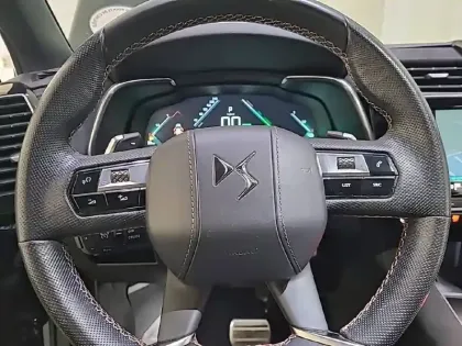 Photo 8 DS DS 7 DS7 Crossback Hybride E-Tense 225 EAT8