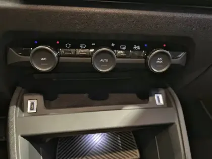 Photo 21 Citroën C4 e- 156 ch autonomie étendue