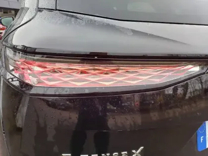 Photo 15 DS Ds 7  Hybride Rechargeable E-Tense 300 EAT8 4x4