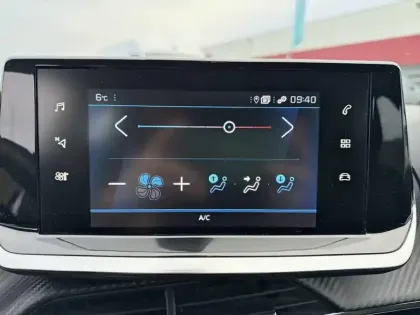 Photo 42 Peugeot 208  BlueHDi 100 S&S BVM6