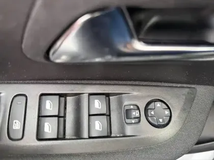 Photo 23 Peugeot 208  BlueHDi 100 S&S BVM6