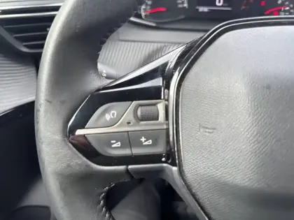 Photo 18 Peugeot 208  PureTech 100 S&S BVM6