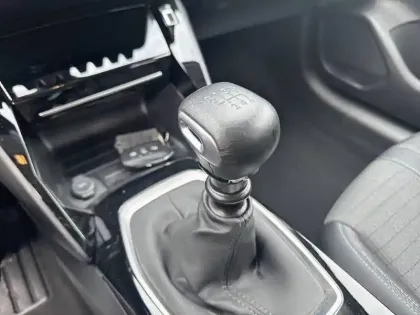 Photo 13 Peugeot 208  PureTech 100 S&S BVM6