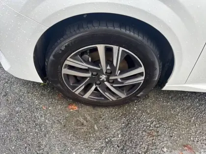 Photo 12 Peugeot 208  PureTech 100 S&S BVM6