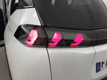 Photo 37 Peugeot 2008 Gén. II Ph1 NG GT 5