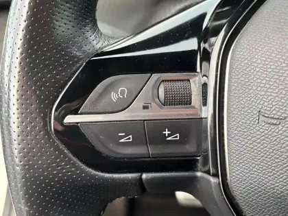 Photo 14 Peugeot 2008 Gén. II Ph1 NG GT 5