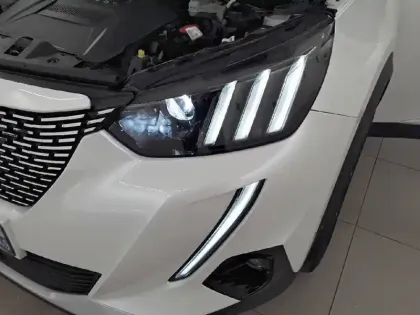 Photo 84 Peugeot 2008  Electrique 136 ch