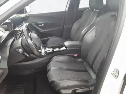 Photo 79 Peugeot 2008  Electrique 136 ch