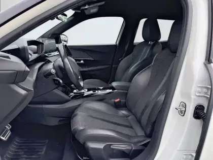 Photo 10 Peugeot 2008 Gén. II Ph1 NG GT 5