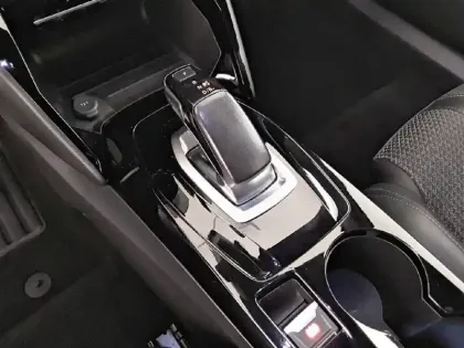 Photo 58 Peugeot 2008  Electrique 136 ch